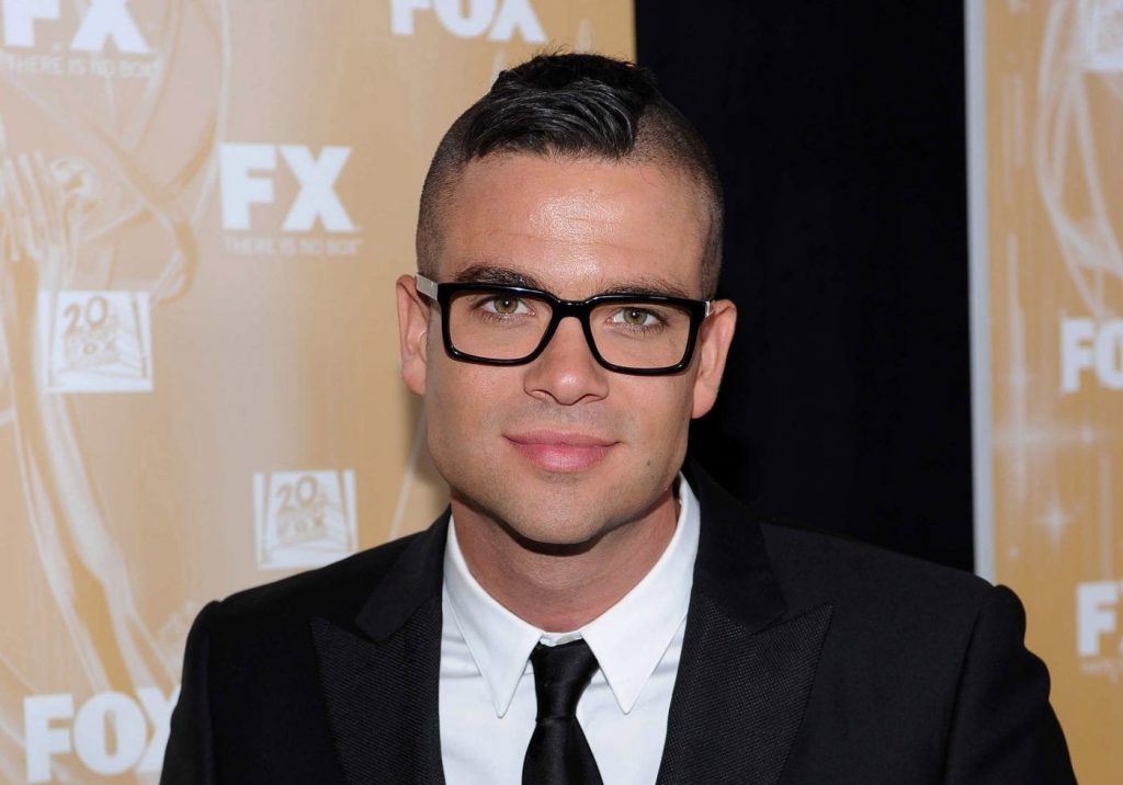 mark salling with glasses