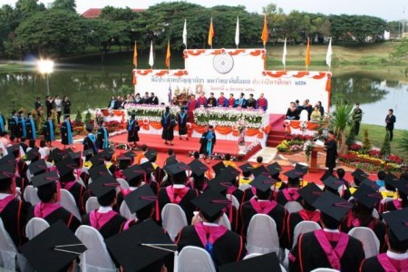 เวทีพิธีประสาทปริญญาบัตร